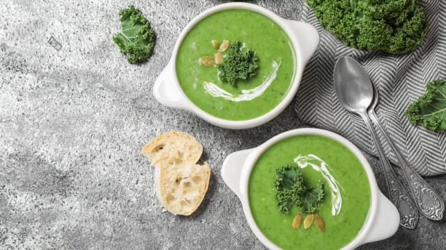 Czym zastąpić śmietanę w zupie? Proste zamienniki bez nabiału i kalorii Czym zastąpić śmietanę w zupie? Proste zamienniki bez nabiału i kalorii