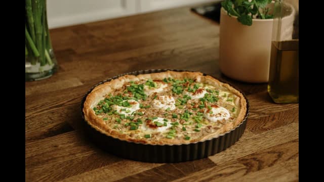 Pyszna tarta z porem i kozim serem - prosty przepis na obiad Pyszna tarta z porem i kozim serem - prosty przepis na obiad