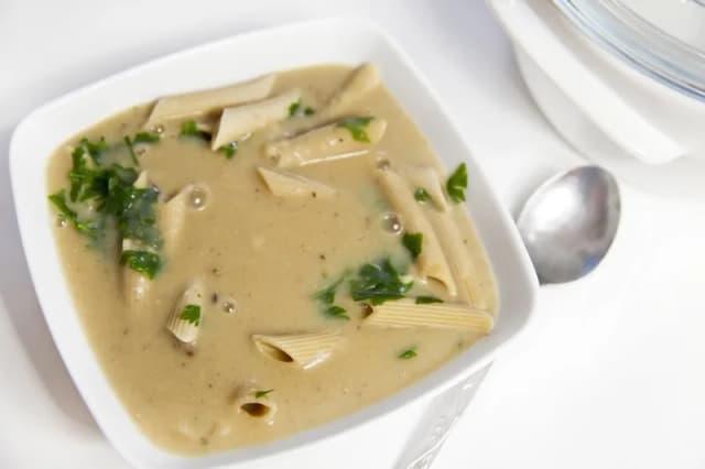 Ile kcal ma zupa grzybowa z makaronem? Sprawdź, jak zmniejszyć jej kaloryczność! Ile kcal ma zupa grzybowa z makaronem? Sprawdź, jak zmniejszyć jej kaloryczność!