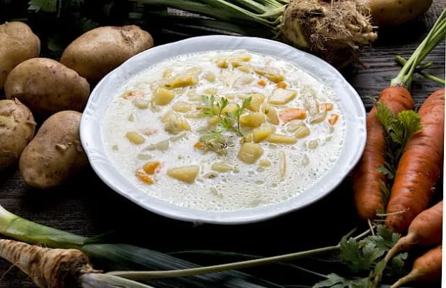 Ile kalorii ma zupa warzywna? Sprawdź, co naprawdę jesz! Ile kalorii ma zupa warzywna? Sprawdź, co naprawdę jesz!