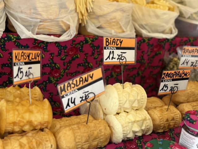 Gdzie kupić oscypek w sklepie - najlepsze miejsca i oferty Gdzie kupić oscypek w sklepie - najlepsze miejsca i oferty