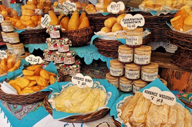 Kiedy oscypki z owczego mleka są dostępne? Sprawdź sezon i miejsca zakupu Kiedy oscypki z owczego mleka są dostępne? Sprawdź sezon i miejsca zakupu