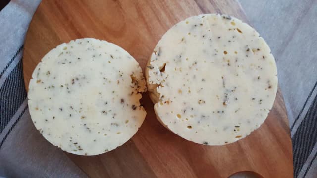 Jak zrobić kozi ser żółty - krok po kroku do idealnego smaku Jak zrobić kozi ser żółty - krok po kroku do idealnego smaku