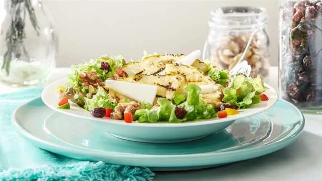 Pyszne sałatki z kozim serem, które zachwycą Twoje podniebienie Pyszne sałatki z kozim serem, które zachwycą Twoje podniebienie