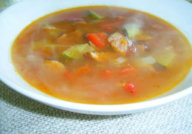 Czy leczo to zupa? Odkryj, co naprawdę kryje się w tej potrawie Czy leczo to zupa? Odkryj, co naprawdę kryje się w tej potrawie